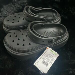 Crocs black stomp clogs
